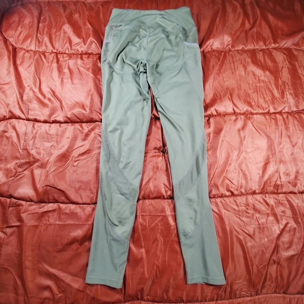 Gymshark Dry Leggings Womens Medium Olive Green‎ Perforated Fitness Training EUC